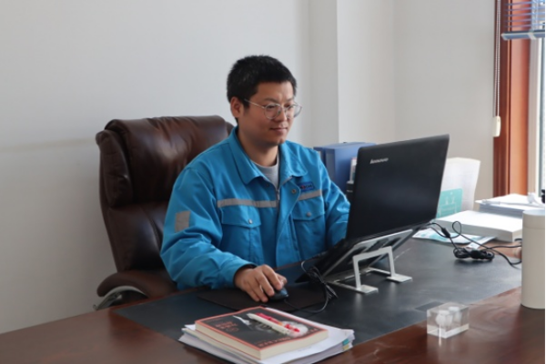 深耕技術(shù)強本領 實干篤行顯擔當—記股份公司“先進工作者”杜賢飛176 深耕技術(shù)強本領 實干篤行顯擔當—記股份公司“先進工作者”杜賢飛176